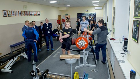 Оренбургский «Юниор» воспитывает чемпионов по пауэрлифтингу